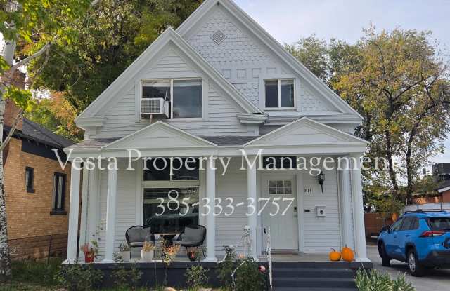 2521 Gramercy Avenue - 2 Gallery 1