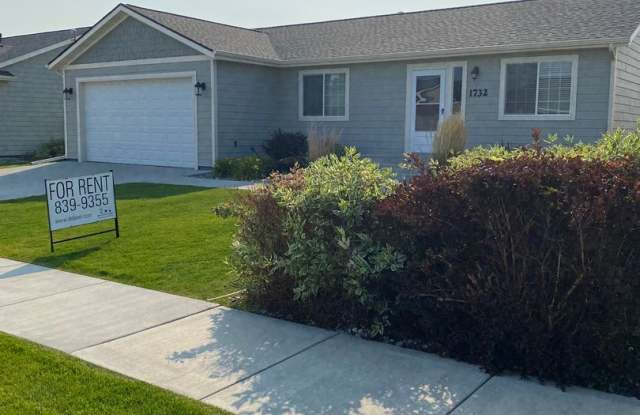 3 Bedroom House with a 2 Garage in Heights - 1732 Savona Street, Billings, MT 59105
