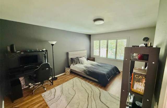10068 Larwin Avenue photos photos