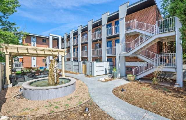 Incredible 2 bedroom 1 bath Condo in West Washington Park Neighborhood photos photos