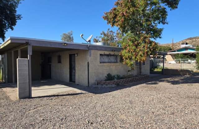 Cozy 2 Bed, 1 Bath in a duplex in Phoenix photos photos