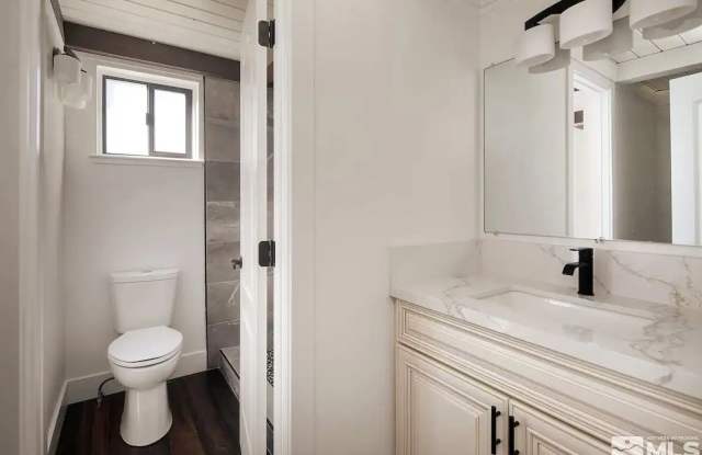 Charming 2 Bedroom 1.5 Bath Corner Unit Condo - 945 Harold Drive, Incline Village, NV 89451