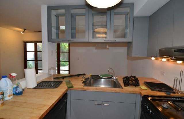 1321 Henderson Gallery 2