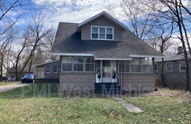 1436 Matilda St NE photos photos