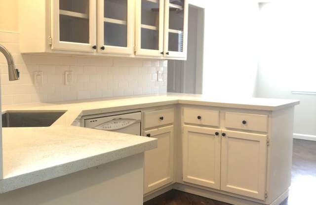 Beautiful Home in Desirable Neighborhood * Tour Today* Gallery 4