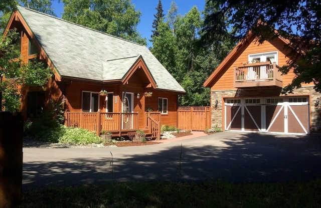 Charming 2-Bedroom Home with Mother-In-Law apartment in Southside Location photos photos