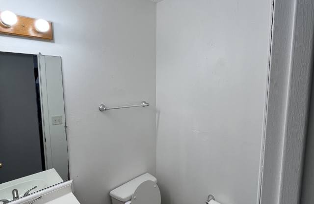 707 Watrous Avenue - 707 Watrous Avenue, Des Moines, IA 50315