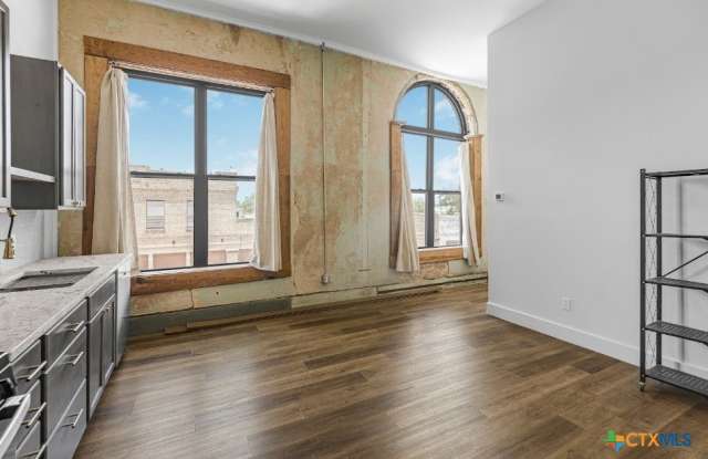 123 W May Street unit: 1 photos photos