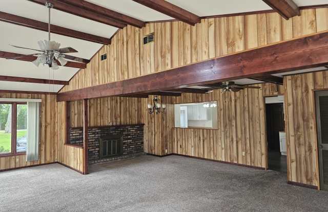 8150 N Thorsen Lane Gallery 4