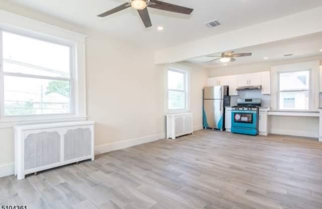 24 Summit Ave UNIT 2 Gallery 2