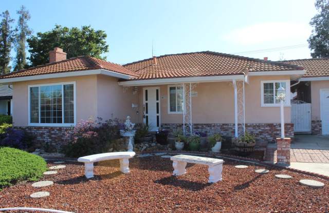Desirable neighborhood 3 bedrooms plus giant extra room $5000 Gallery 2