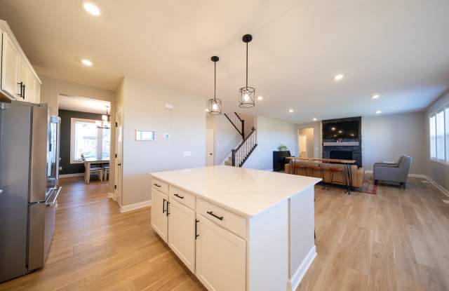 17904 Hinckley Avenue Gallery 4