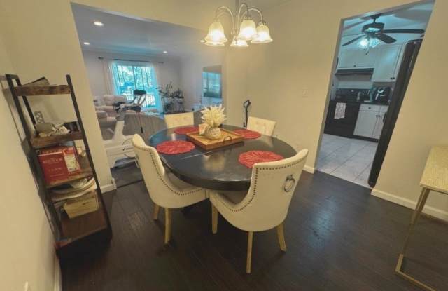 806 Eves Dr Gallery 3