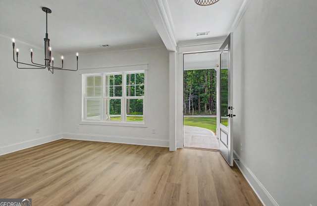 347 Crestwood Road Gallery 3