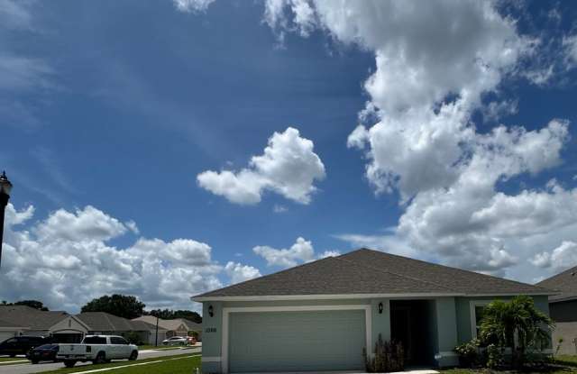 Beautiful 4-Bed, 2-Bath Home in a Prime Location! photos photos