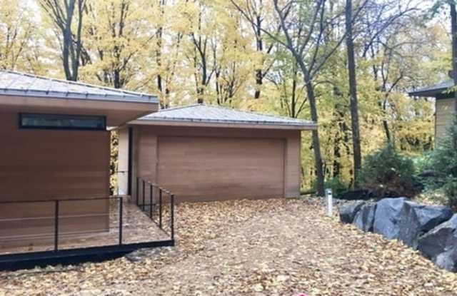 6135 Ridge Road Gallery 2