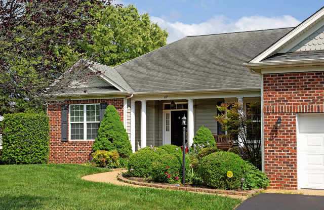 Move-in Ready, Pet-Friendly Waterfront Home photos photos