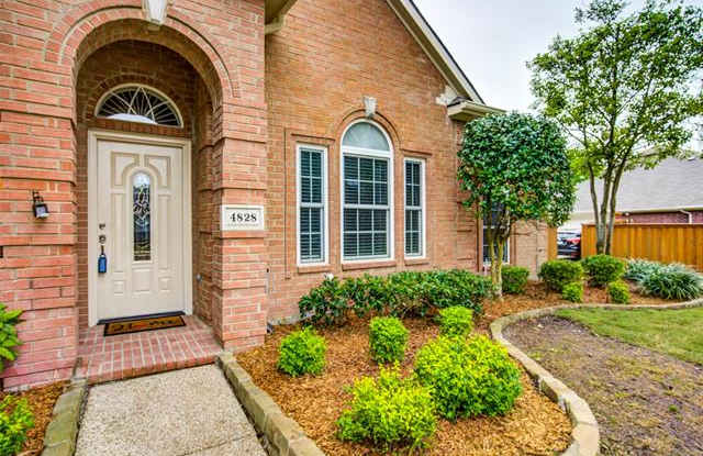 4828 Holly Berry Drive Gallery 2