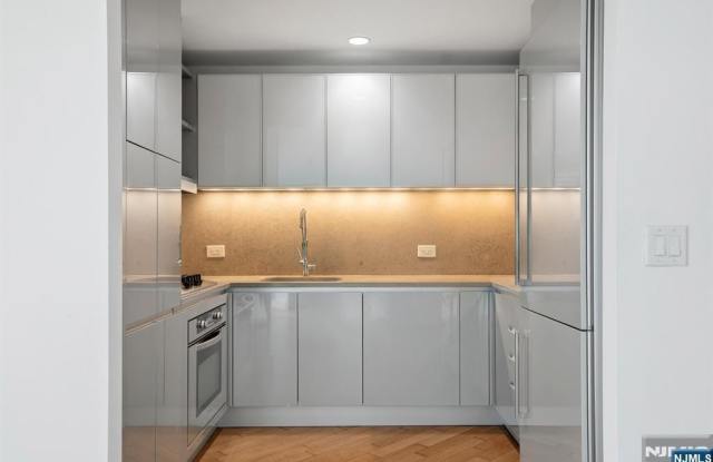 77 Hudson Street Gallery 4