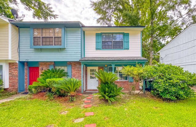 NEWLY RENOVATED SE 2/1.5 with New Kitchen Cabinets, Appliances, Flooring, Paint  more! Avail Now for $1350/month! photos photos