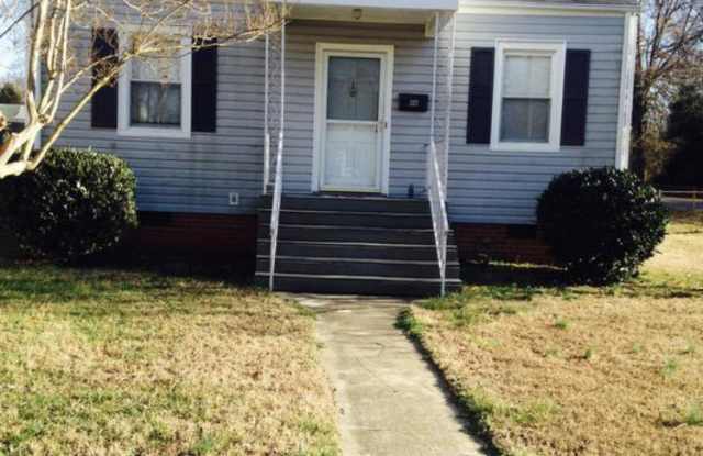 227 South Fern Avenue Gallery 3