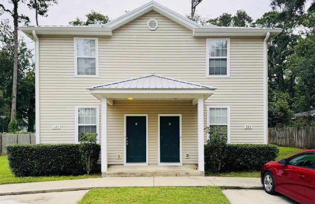 924 Ashburn Drive photos photos