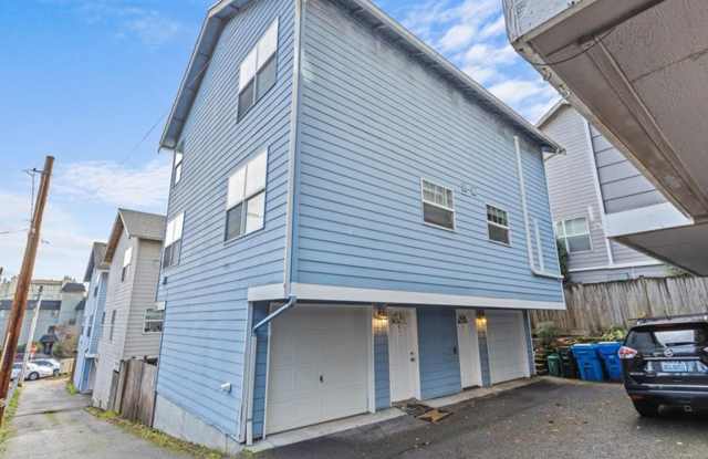 Updated AIR-CONDITIONED Northgate Townhome photos photos