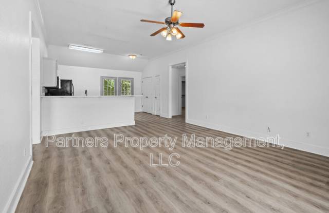 1128 West Hendrix Street Gallery 3