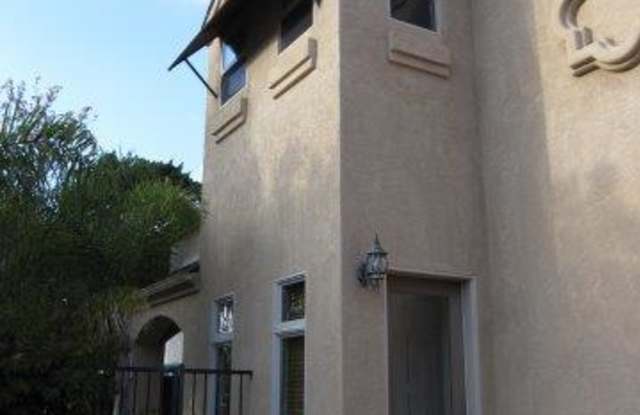 3 Bedroom Townhome with Rooftop Deck in Pacific Beach photos photos
