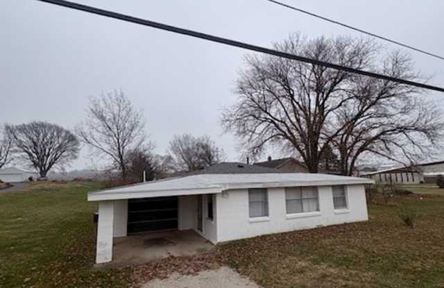 Single Family Home in East Peoria IL - 1074 Spring Bay Road, Tazewell County, IL 61611