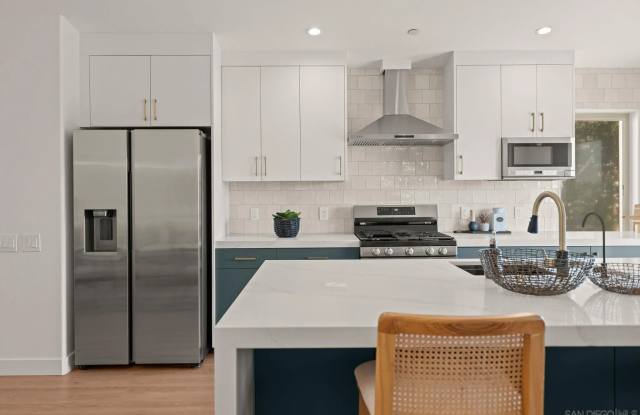 2483 Oxford Ave photos photos