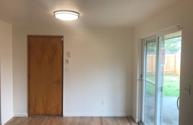 3 Bed 1.75 Bath SFR Rambler Everett Gallery 4