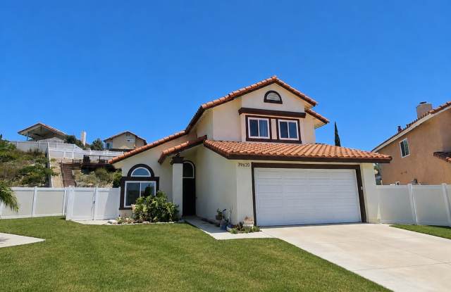 Beautiful Three Bedroom Two and a Half Bathroom Home in Murrieta! photos photos
