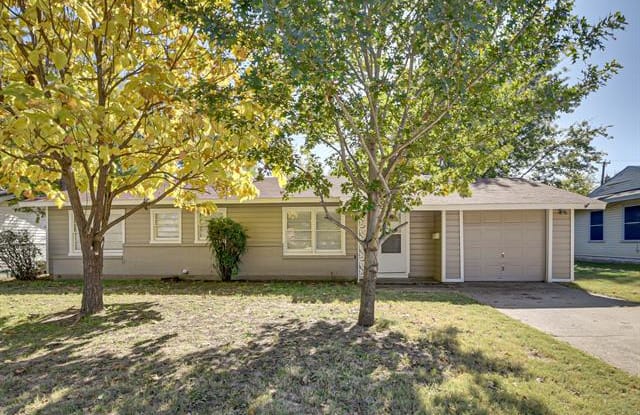 109 SW Taylor Street - 109 Southwest Taylor Street, Burleson, TX 76028