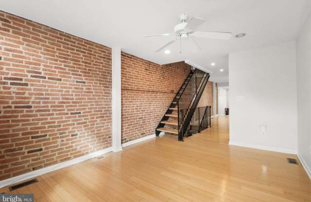 118 W RANDALL Street Gallery 3