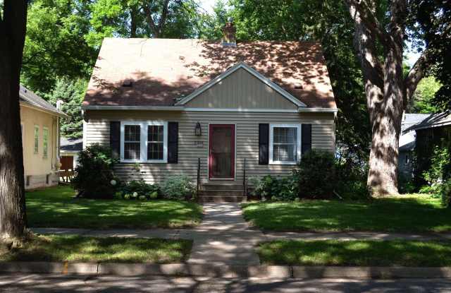 Single Family Home in Minnehaha Neighborhood Available NOW! photos photos