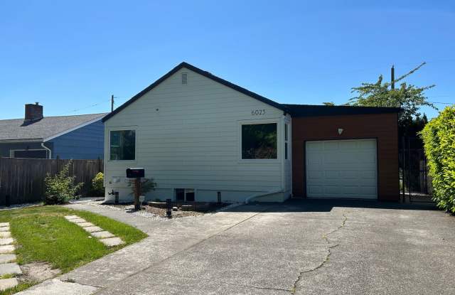 4BR - West Seattle w/ 2 Kitchens. Landscaping Included! photos photos