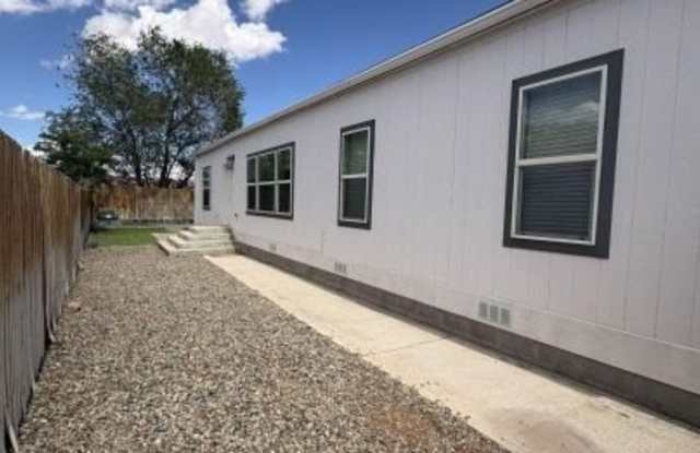 200 Thunderbird Ave Gallery 2