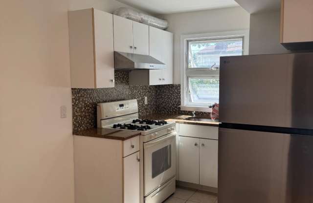 66 Whitman Ave photos photos