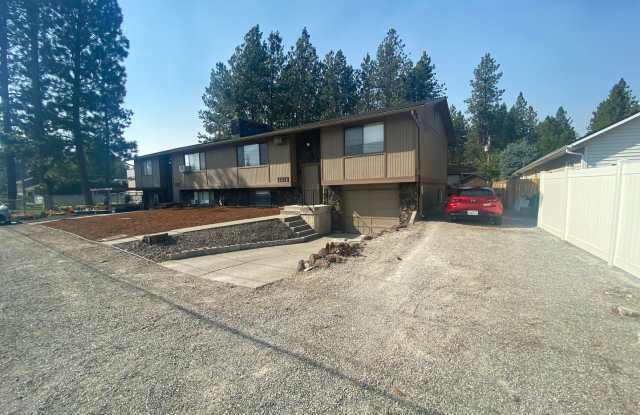 Nicely updated 3+ bedroom, 2 bath duplex-located off University Spokane Valley photos photos