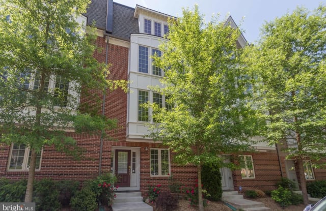 9671 CEDAR FARM CIRCLE - 9671 Cedar Farm Circle, Oakton, VA 22031