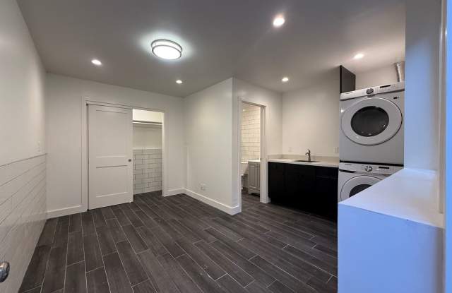 Entirely renovated studio in a highly convenient location. photos photos
