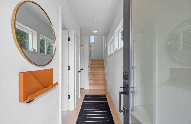 Queen Anne Townhome Gallery 3