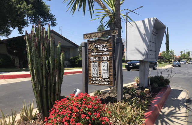 Redlands Townhouse in Great Complex 2+ 1.5 AVAILABLE NOW Gallery 4