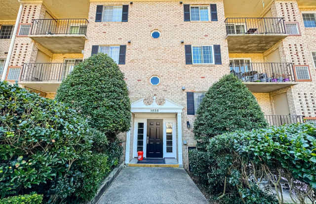 Sun-filled 1 Bed 1 Bath Condo In Scenic River Terrace - Water Included! - 1523 Colonial Drive, Prince William County, VA 22192