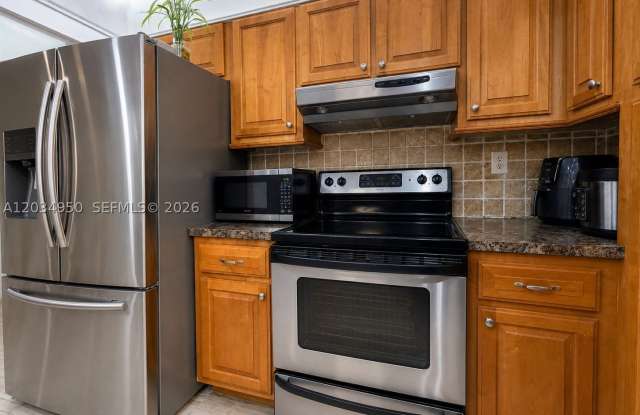 9606 SW 1st Ct Gallery 3