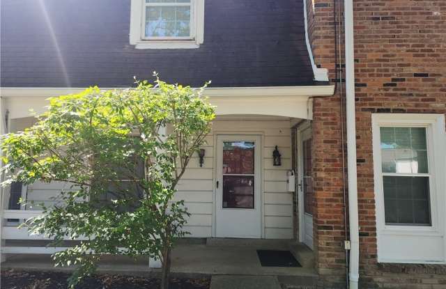 9 Trenton Square unit: 10 photos photos