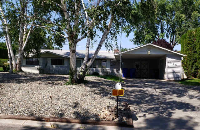 Beautiful Orchards 3 bedroom 1.5 bath home in quiet neighborhood! photos photos