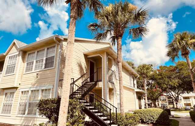 MOVE IN SPECIAL !!2 BEDROOM 1 BATHROOM CONDO FOR RENT /METROWEST AREA photos photos