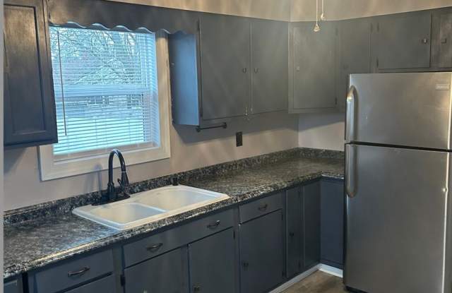 Charming 2 bedroom home near downtown Dundee - 438 Toledo Street, Dundee, MI 48131